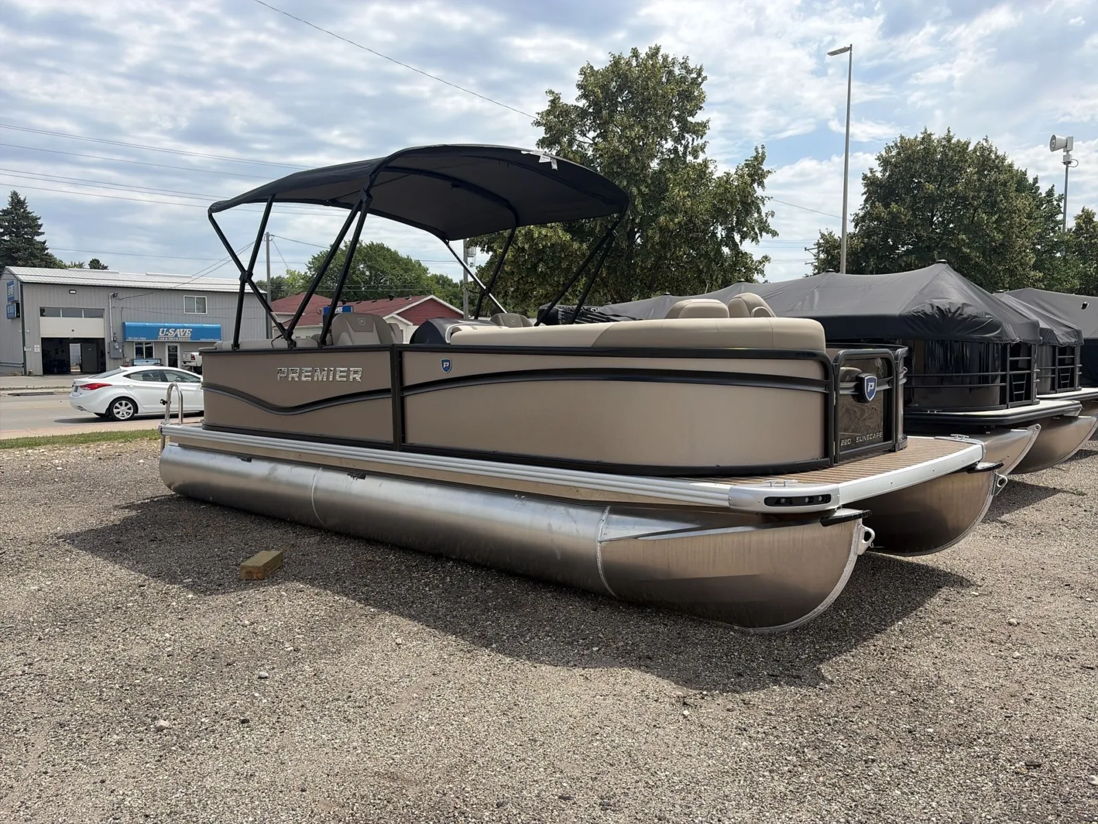 2027 PREMIER SUNSCAPE 220 RF 90HP BUNK TRAILER