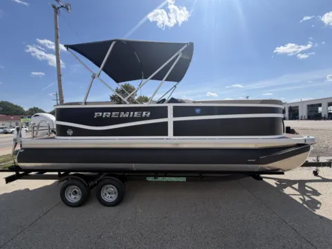 More photos of 2027 PREMIER SUNSCAPE 200 RF 90HP BUNK TRAILER at McLaughlin's RV and Marine - Fargo, ND