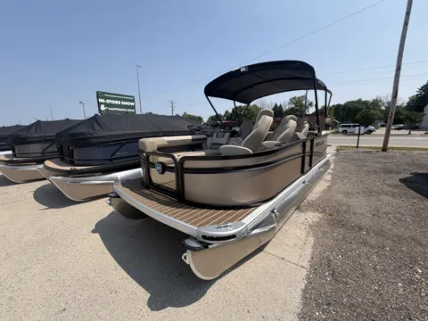 More photos of 2027 PREMIER SUNSCAPE 200 RF 115HP BUNK TRAILER at McLaughlin's RV and Marine - Fargo, ND