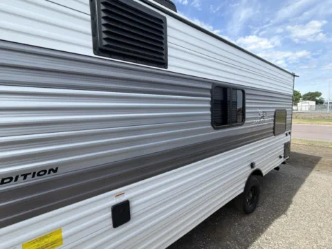 More photos of 2027 Jayco JAY FLIGHT 170BH SE at McLaughlin's RV and Marine - Fargo, ND