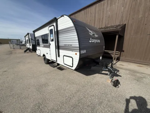 Photos of 2027 Jayco JAY FLIGHT 172DB for sale in Fargo, ND at McLaughlin's RV and Marine - Fargo