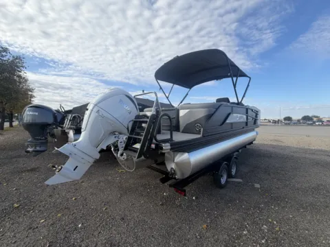 More photos of 2027 EVOTTI 500 SERIES 521QL TRIPLE 200HP BUNK TRAILER at McLaughlin's RV and Marine - Fargo, ND