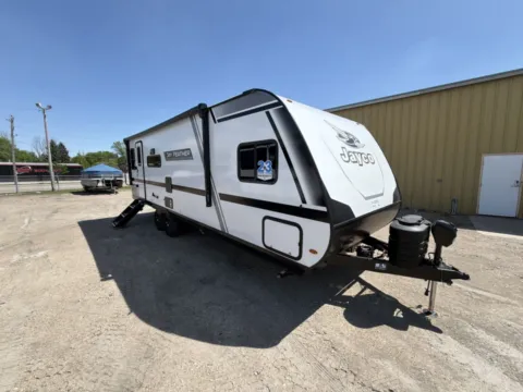 Photos of 2027 Jayco JAY FEATHER 25 RLSL for sale in Fargo, ND at McLaughlin's RV and Marine - Fargo