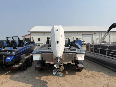 More photos of 2027 CAYMAS DV 22 425HP at McLaughlin's RV and Marine - Fargo, ND