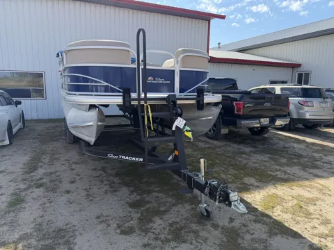 Another view of 2018 SUNTRACKER PARTY BARGE 20 DLX 90HP BUNK TRAILER for sale in Fargo, ND at McLaughlin's RV and Marine - Fargo