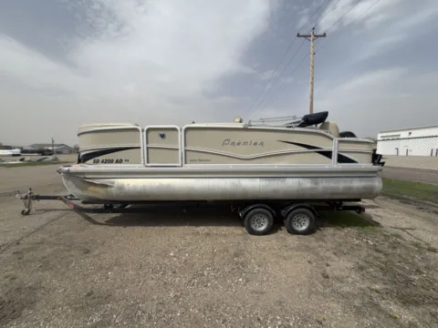More photos of 2017 PREMIER 220 GEMINI 90HP BUNK TRAILER at McLaughlin's RV and Marine - Fargo, ND