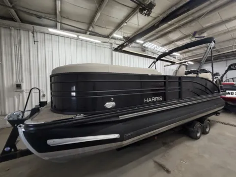 More photos of 2021 HARRIS SUNLINER 230 SLDH 115HP PRO XS BUNK TRAILER at McLaughlin's RV and Marine - Fargo, ND