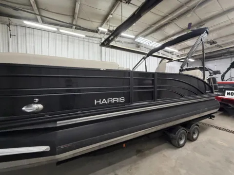 More photos of 2021 HARRIS SUNLINER 230 SLDH 115HP PRO XS BUNK TRAILER at McLaughlin's RV and Marine - Fargo, ND