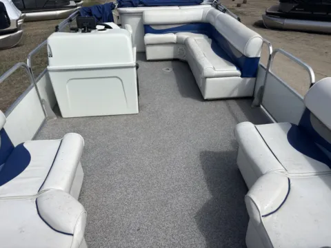 Photos of 2003 WEERES SPORTSMAN DELUXE 200-23 60HP BUNK TRAILER for sale in Detroit Lakes, MN at McLaughlin's RV & Marine - Detroit Lakes