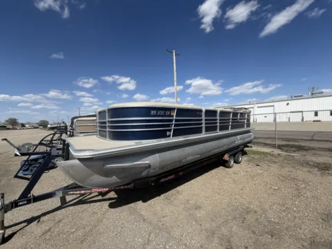 More photos of 2012 STARCRAFT LIMITED 236 115HP BUNK TRAILER at McLaughlin's RV and Marine - Fargo, ND