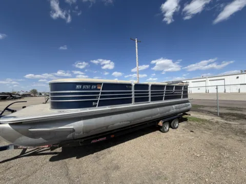 More photos of 2012 STARCRAFT LIMITED 236 115HP BUNK TRAILER at McLaughlin's RV and Marine - Fargo, ND