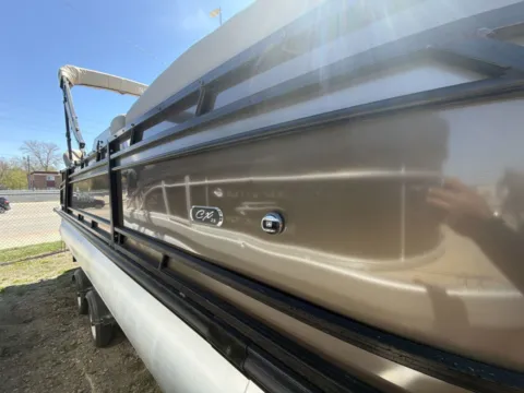 More photos of 2019 SMOKERCRAFT STARCRAFT CX23 E 115HP BUNK TRAILER at McLaughlin's RV and Marine - Fargo, ND