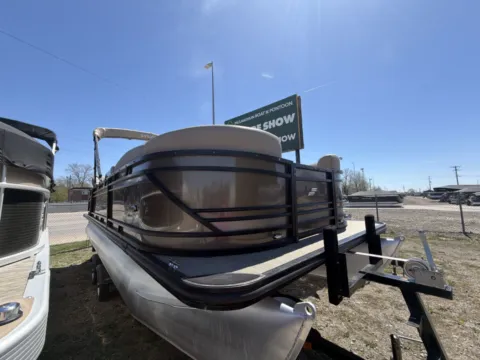Unknown 2019 SMOKERCRAFT STARCRAFT CX23 E 115HP BUNK TRAILER for sale in Fargo, ND