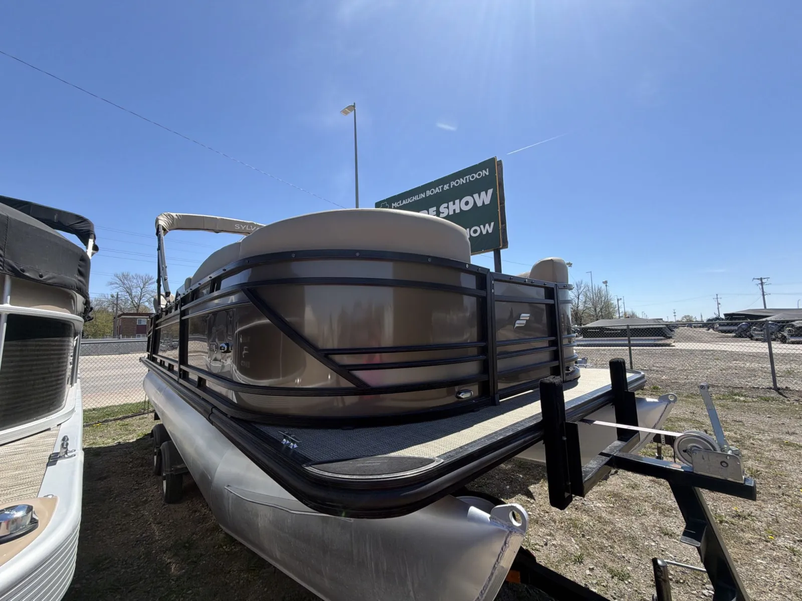 Unknown 2019 SMOKERCRAFT STARCRAFT CX23 E 115HP BUNK TRAILER for sale in Fargo, ND