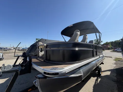 Photos of 2027 PREMIER SUNSCAPE 200 RF 115HP BUNK TRAILER for sale in Fargo, ND at McLaughlin's RV and Marine - Fargo