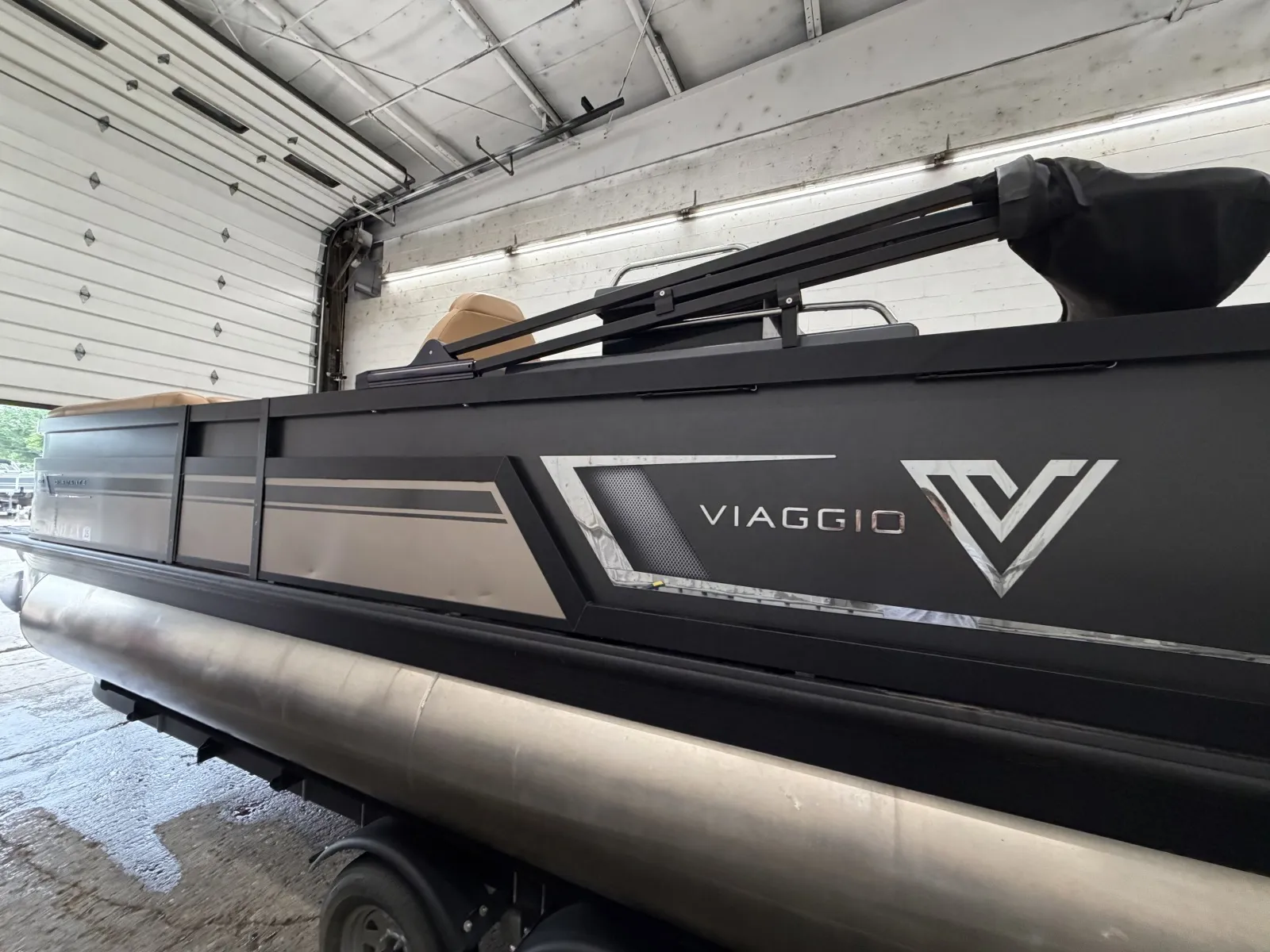 Photos of 2023 VIAGGIO DIAMENTE 23B 140HP BUNK TRAILER for sale in Fargo, ND at McLaughlin's RV and Marine - Fargo
