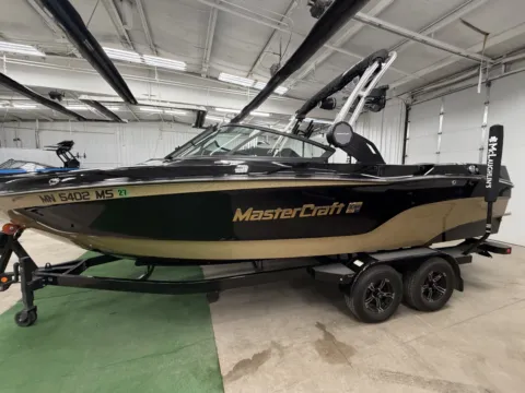More photos of 2025 MASTERCRAFT XT23 at McLaughlin's RV and Marine - Fargo, ND