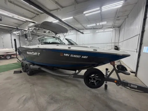 Gray 2020 MASTERCRAFT XT23 for sale in Fargo, ND