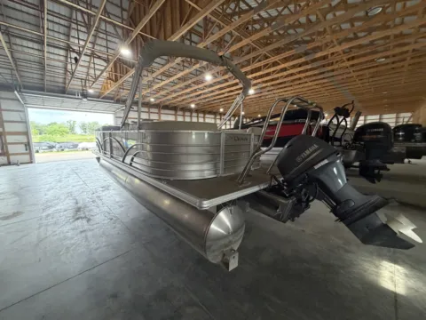 More photos of 2019 SYLVAN MIRAGE 8522 LZ 70HP LEGS NO TRAILER at McLaughlin's RV and Marine - Fargo, ND