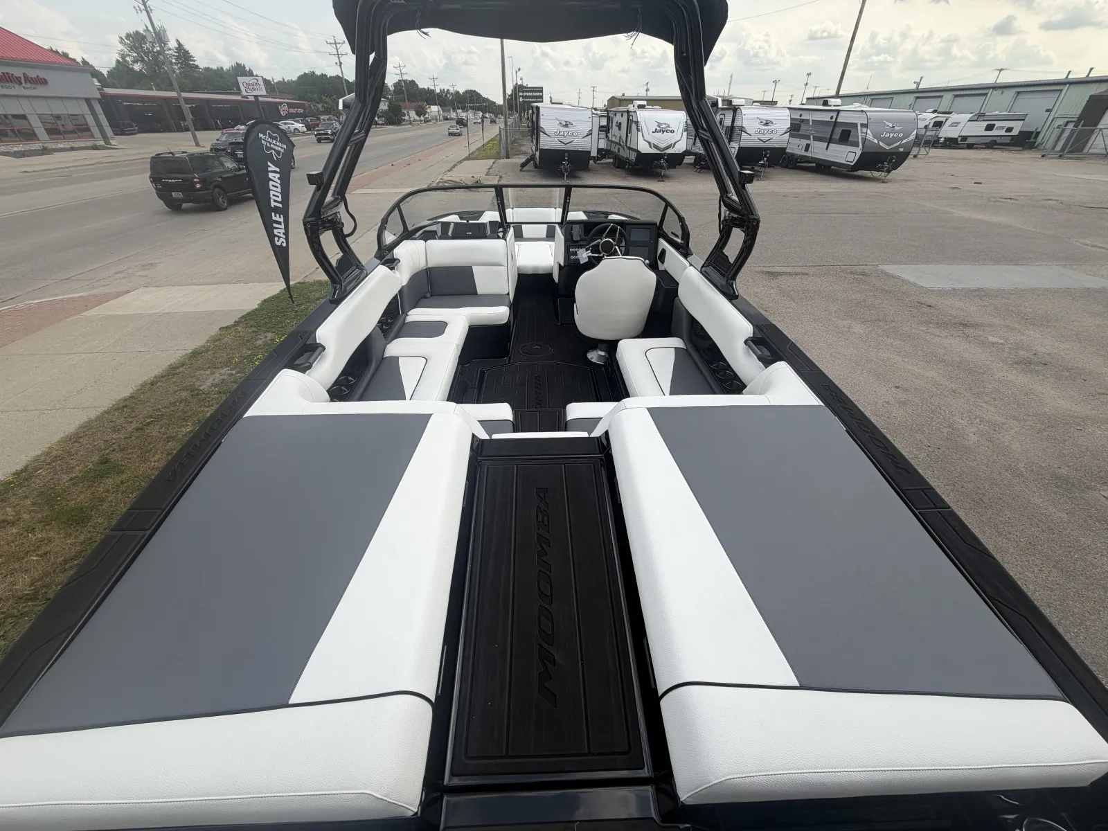 Photos of 2027 MOOMBA CRAZ for sale in Fargo, ND at McLaughlin's RV and Marine - Fargo