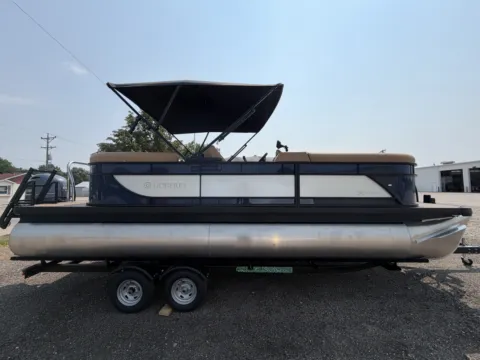 Photos of 2027 GODFREY XPERIENCE 2286 SBX 115HP BUNK TRAILER for sale in Fargo, ND at McLaughlin's RV and Marine - Fargo