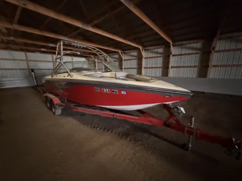 Another view of 2005 CENTURION AVALANCHE 22 for sale in Fargo, ND at McLaughlin's RV and Marine - Fargo