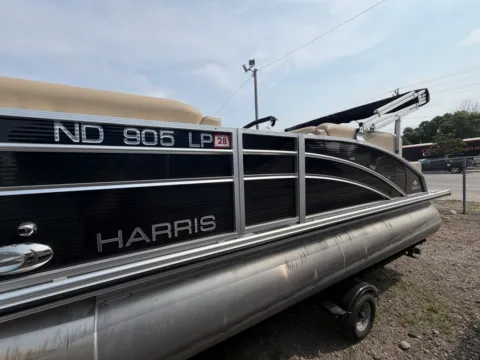 More photos of 2022 HARRIS CRUISER 190 CW 60HP BUNK TRAILER at McLaughlin's RV and Marine - Fargo, ND