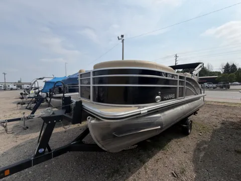 More photos of 2022 HARRIS CRUISER 190 CW 60HP BUNK TRAILER at McLaughlin's RV and Marine - Fargo, ND