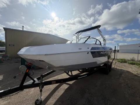 More photos of 2027 MOOMBA TYKON at McLaughlin's RV and Marine - Fargo, ND