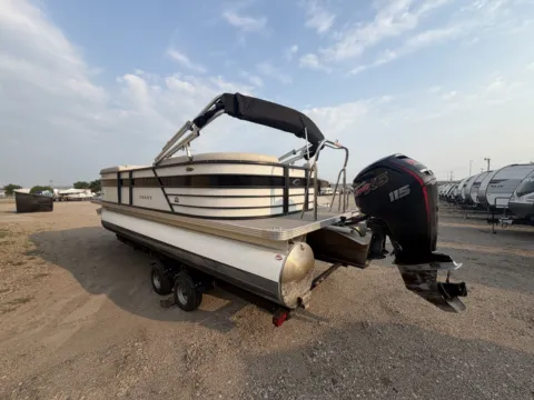 More photos of 2022 CREST CREST 220 SLC 115HP MERC TRAILER LEGS at McLaughlin's RV and Marine - Fargo, ND