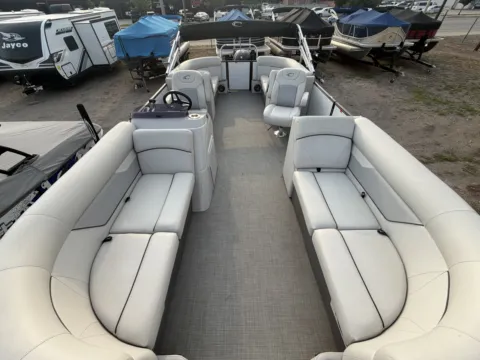 Unknown 2022 CREST CREST 220 SLC 115HP MERC TRAILER LEGS for sale in Fargo, ND