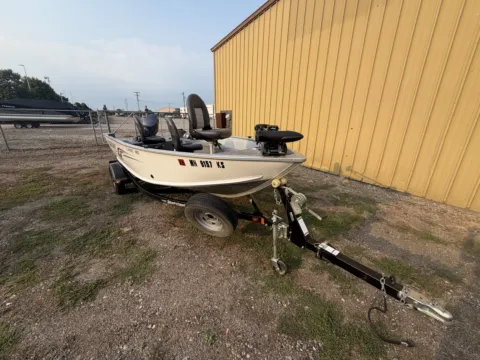 Photos of 2011 ALUMACRAFT CLASSIC 165 50HP YAMAHA TRAILER COVER for sale in Fargo, ND at McLaughlin's RV and Marine - Fargo