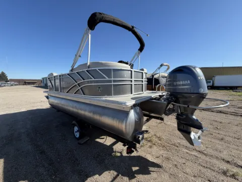 More photos of 2021 SYLVAN MIRAGE 820 LZ 115HP LEGS BUNK TRAILER COVER at McLaughlin's RV and Marine - Fargo, ND