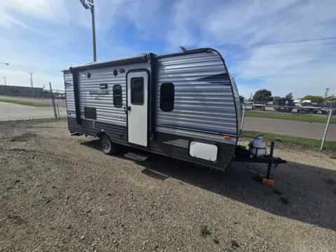 Photos of 2019 KEYSTONE SUMMERLAND 1790 FQ for sale in Fargo, ND at McLaughlin's RV and Marine - Fargo