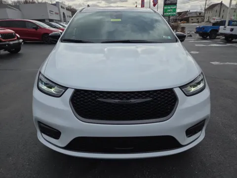 More photos of 2026 Chrysler Pacifica Select at Outten Chrysler Dodge Jeep RAM of Hamburg, PA