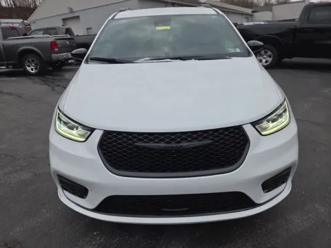 More photos of 2026 Chrysler Pacifica Select at Outten Chrysler Dodge Jeep RAM of Hamburg, PA