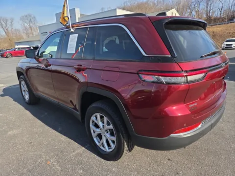 More photos of 2022 Jeep Grand Cherokee Limited at Outten Chrysler Dodge Jeep RAM of Hamburg, PA