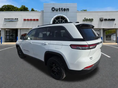 More photos of 2026 Jeep Grand Cherokee Laredo Altitude at Outten Chrysler Dodge Jeep RAM of Hamburg, PA