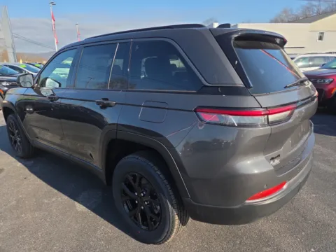 More photos of 2026 Jeep Grand Cherokee Laredo Altitude at Outten Chrysler Dodge Jeep RAM of Hamburg, PA