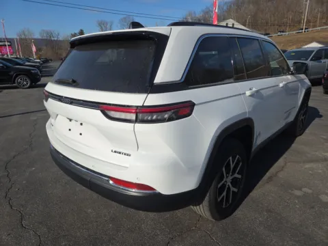 Another view of 2023 Jeep Grand Cherokee Limited for sale in Hamburg, PA at Outten Chrysler Dodge Jeep RAM of Hamburg