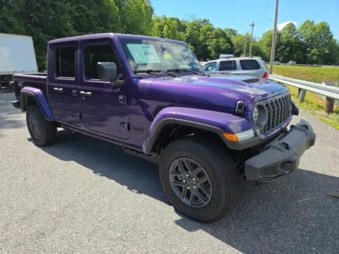 Purple 2026 Jeep Gladiator Sport S for sale in Hamburg, PA