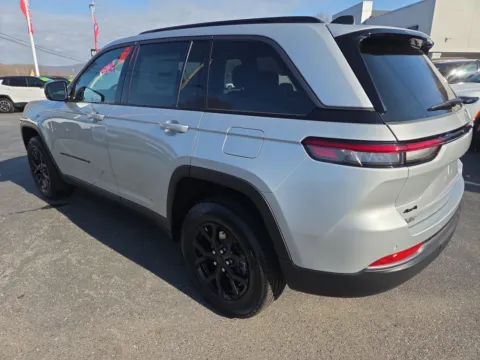 More photos of 2026 Jeep Grand Cherokee Laredo Altitude at Outten Chrysler Dodge Jeep RAM of Hamburg, PA