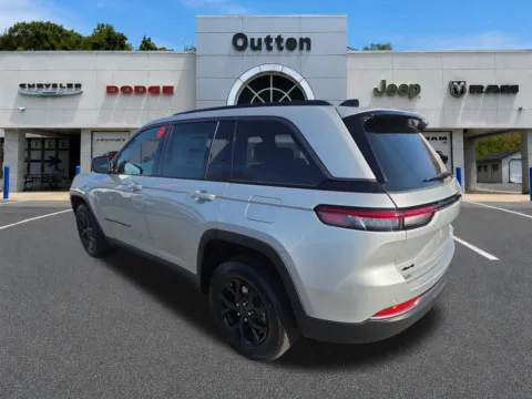 More photos of 2026 Jeep Grand Cherokee Laredo Altitude at Outten Chrysler Dodge Jeep RAM of Hamburg, PA