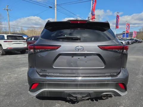 More photos of 2023 Toyota Highlander XSE at Outten Chrysler Dodge Jeep RAM of Hamburg, PA