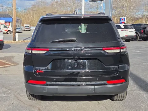 More photos of 2023 Jeep Grand Cherokee Altitude at Outten Chrysler Dodge Jeep RAM of Hamburg, PA