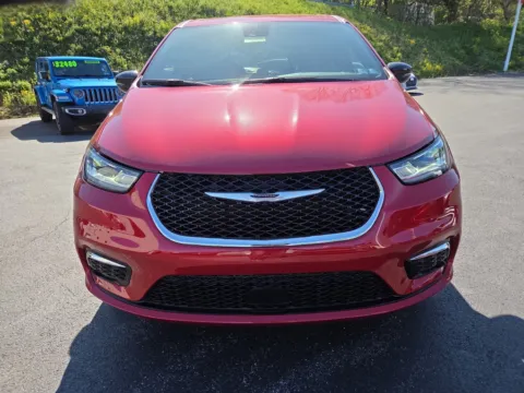 More photos of 2026 Chrysler Pacifica Select at Outten Chrysler Dodge Jeep RAM of Hamburg, PA