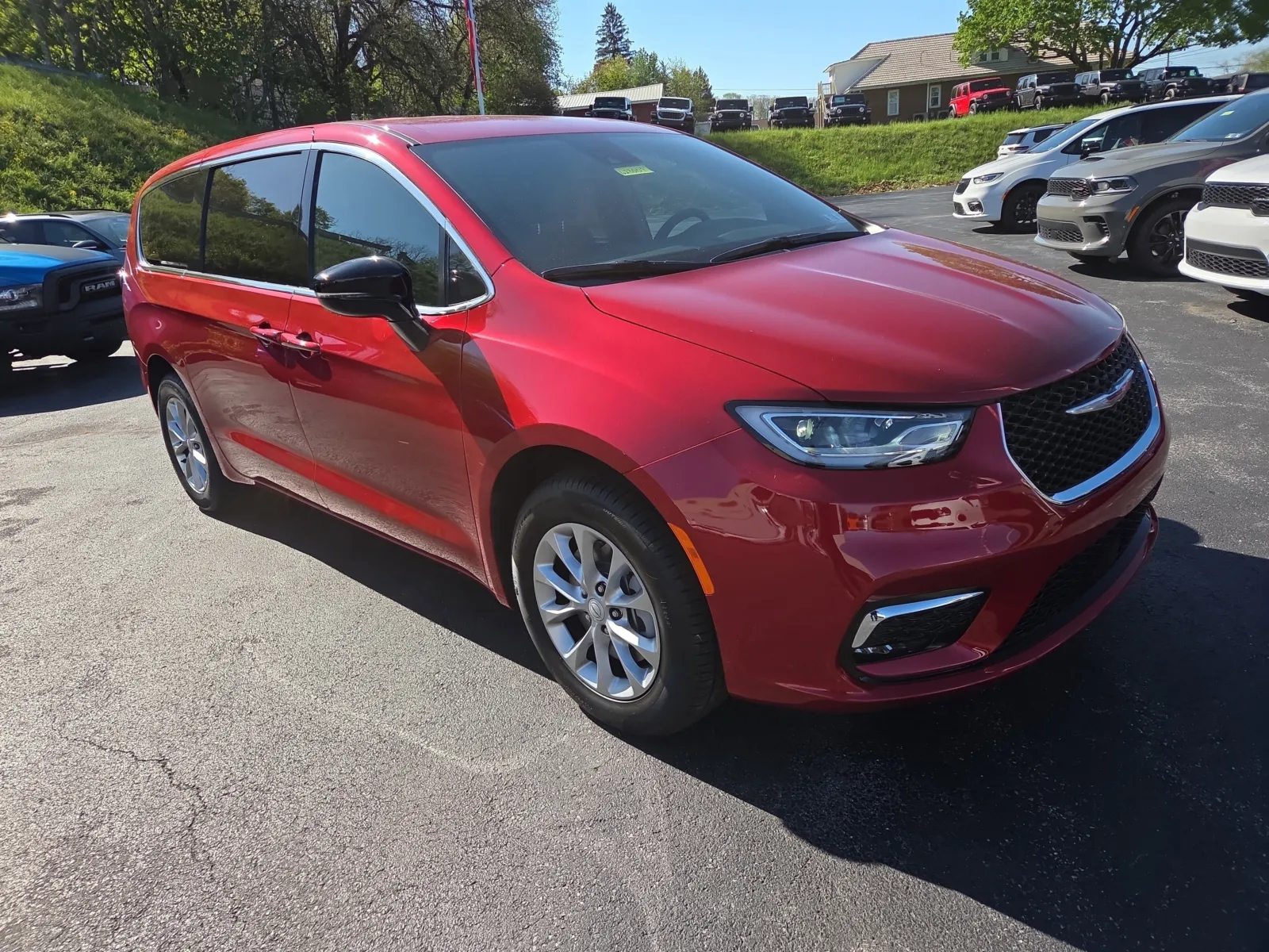 2026 Chrysler Pacifica Select AWD's photo