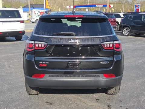 More photos of 2022 Jeep Compass Latitude Lux at Outten Chrysler Dodge Jeep RAM of Hamburg, PA