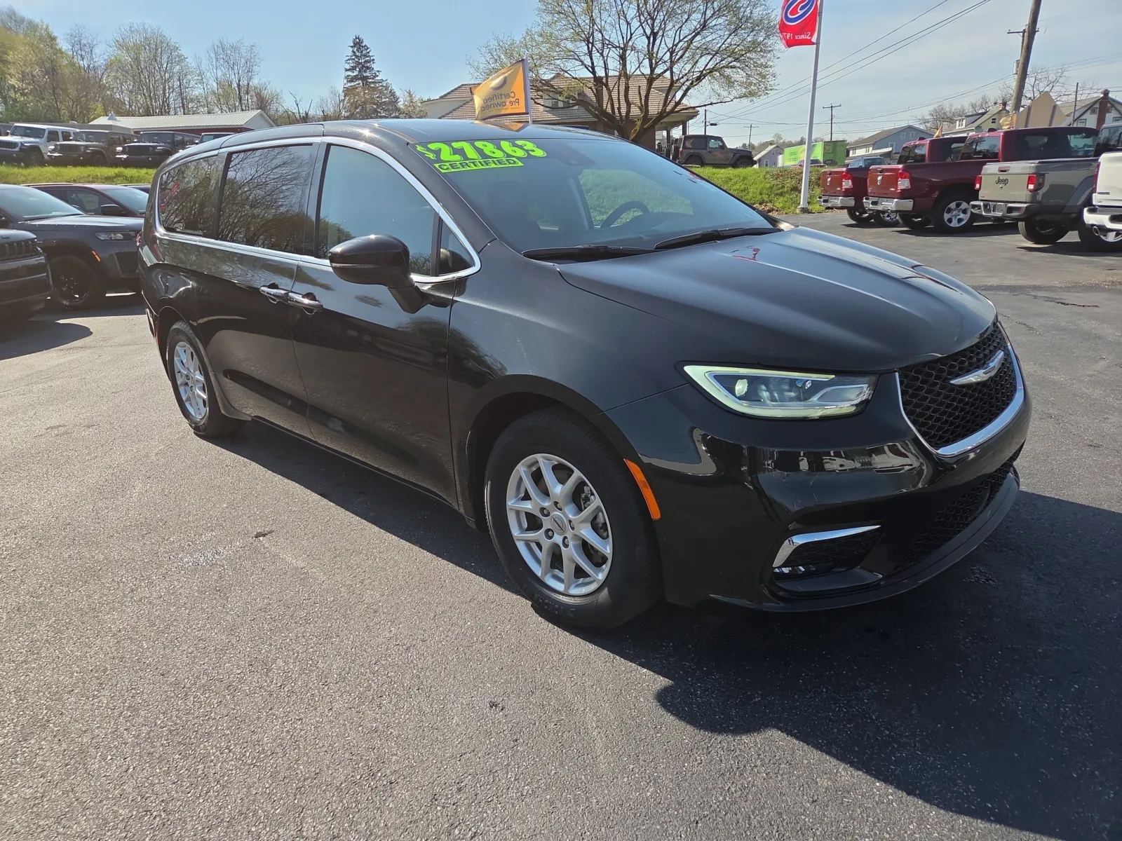 Black 2023 Chrysler Pacifica Touring L for sale in Hamburg, PA