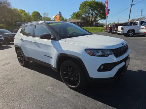 White 2022 Jeep Compass Altitude for sale in Hamburg, PA